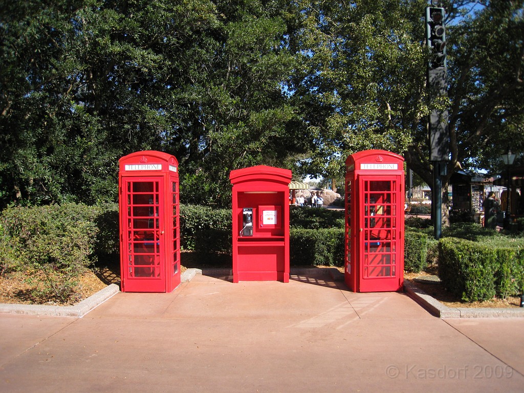 Disney 2010 D3 0660.jpg - January 9-11, 2010 Disney World Florida. Monday, up and ready to roll, took shuttle to Epcot. Caught a couple shows and took a lot of pictures. Finally had to call it a day to get to our plane to go home.